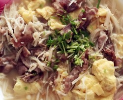 金针菇羊肉卷炖蛋片