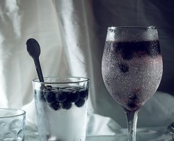 夏日爽快的姜汁蓝莓冰饮
