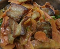 胡萝卜炒五花肉