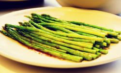 黄油煎芦笋