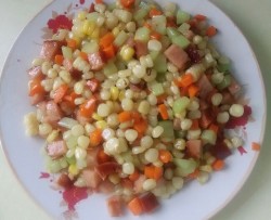 胡萝卜黄瓜香肠块炒玉米