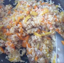 新疆碎肉抓饭