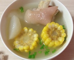 猪蹄炖萝卜玉米