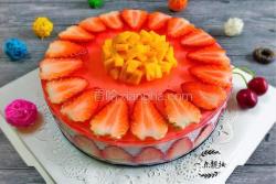 草莓酸奶慕斯蛋糕