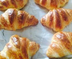 叶小欢| 羊年就吃羊角包