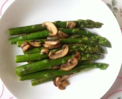 白灼芦笋