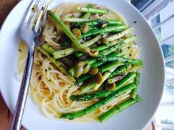 芦笋白酱汁意大利面