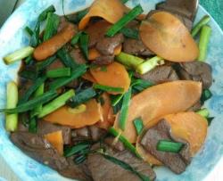 蒜苗胡萝卜炒鸭血