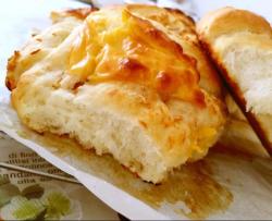 金枪鱼夹心芝士面包