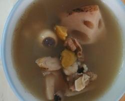 莲藕栗子煲猪骨汤