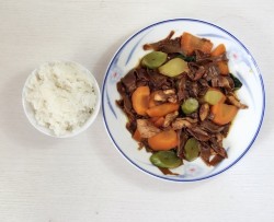 笋干胡萝卜莴笋炒鸡胸肉