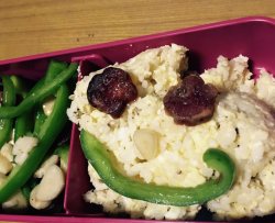 新手简单便当-青椒鸡腿菇香肠