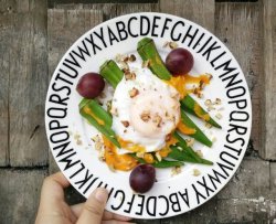 南瓜泥配秋葵水波蛋