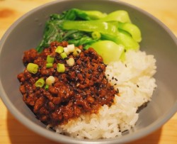 一碗单纯的肉燥饭