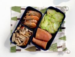 黑盖菇煮虾干 凉拌佛手 蒸地瓜