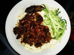 自制爽口炸酱面