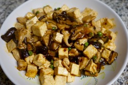 鸡丁香菇豆腐