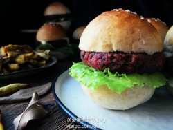 完美纯素食简餐搭配《纯素汉堡+烤红薯条