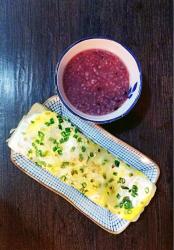 夹薄脆的煎饼果子