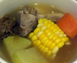 红萝卜青萝卜玉米猪骨汤