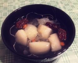 桃胶皂角米炖雪燕