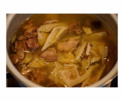 笋干鸡腿汤