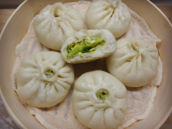 鸡蛋圆白菜素包子