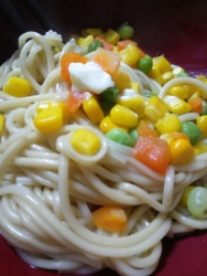 蔬果沙拉茄汁拌面