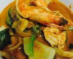 泰国红咖喱鸡肉鲜虾汤