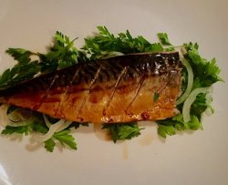 雷蒙德的烤鲭鱼配酱油柠檬汁