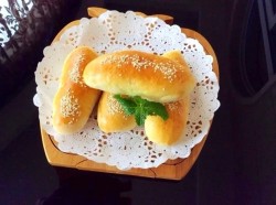 肉松沙拉酱面包