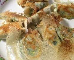 韭菜鸡蛋虾仁锅贴