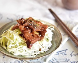 五花肉卷心菜盖饭