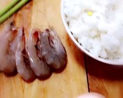 虾仁蛋包饭