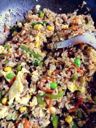 青椒牛肉胡萝卜炒饭