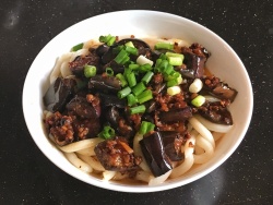 肉香茄子乌冬面
