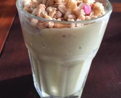 牛油果生梨奶昔