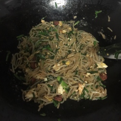 韭菜鸡蛋炒桂林米粉