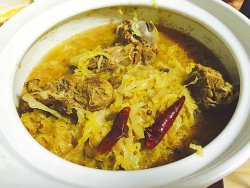 东北酸菜炖棒骨排骨