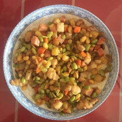 黄豆绿豆胡萝卜火腿肠炒肉