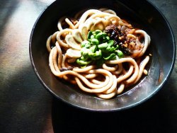 戲食記--雞樅饸烙面