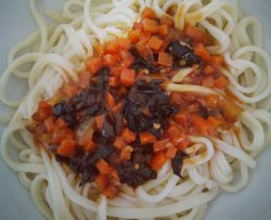 木耳胡萝卜丁酱卤面