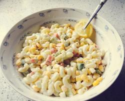 牛油果玉米粒通心粉色拉