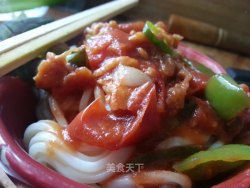 青椒版西红柿鸡蛋打卤面，微微的辣中带点儿小酸甜儿