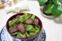 【青椒炒腊肠】