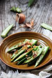 秋葵最保持营养的吃法---蒸秋葵配红葱酥