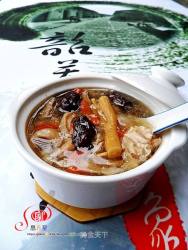 滋补养颜----药膳猪肚汤