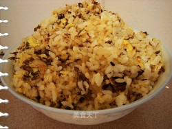 泡菜洋葱木耳蛋炒饭