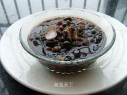 补肾乌发—黑豆薏米百合汤