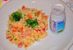 营养丰富的五彩蔬菜蛋炒饭